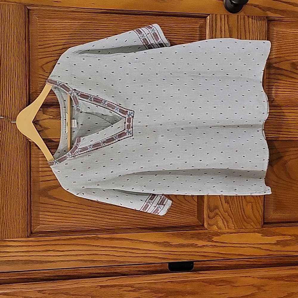 Bob Timberlake womens short sleeved shirt in size large. Grey & burgandy.